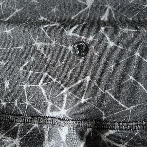 Lululemon Black Mesh Panel Leggings Size 2 - Picture 8 of 10